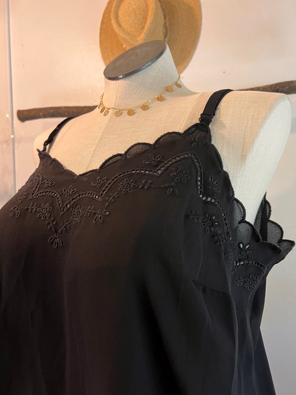 Torrid Black Semi Sheer Scalloped Floral Trim Tank Top Size 0 / Large